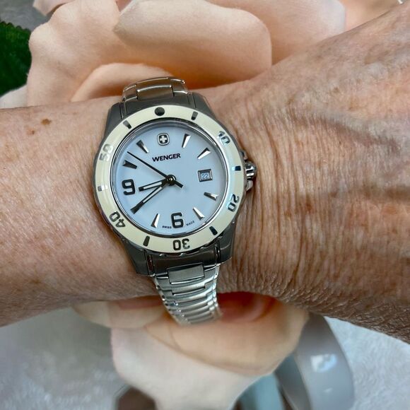 Wenger Swiss Made All Stainless Steel Diver Style Watch Rotating Bezel - Picture 8 of 16